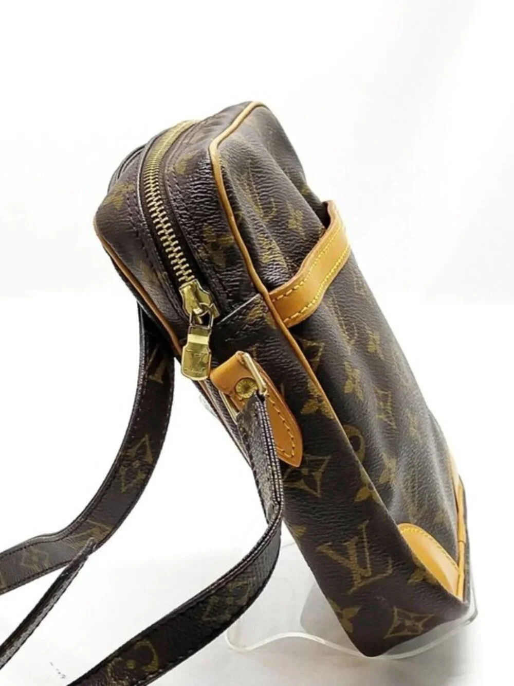 Authentic Louis Vuitton Danube Monogram Canvas Crossbody Shoulder Bag - Picture 5 of 16